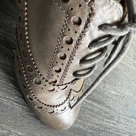 Gorgeous leather ! Love the color. - Picture 2 of 3